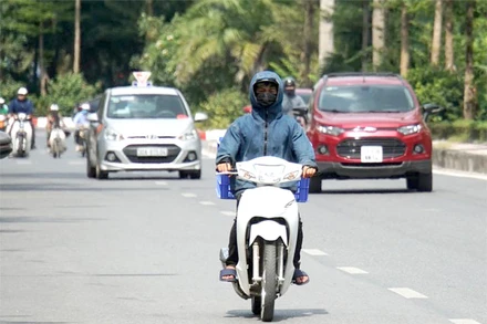 Khu vực Hà Nội nắng nóng, có nơi nắng nóng gay gắt hơn 37 độ C. (Ảnh minh họa)