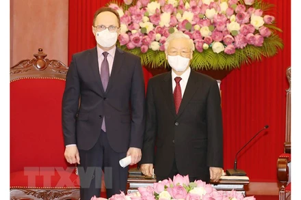 Tổng Bí thư Nguyễn Phú Trọng tiếp Đại sứ Liên bang Nga Gennady Bezdetko. (Ảnh: Trí Dũng/TTXVN)