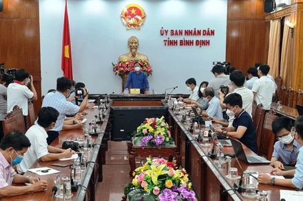 Họp báo công bố quyết định tạm đình chỉ công tác Giám đốc Sở Du lịch Bình Định Nguyễn Văn Dũng.