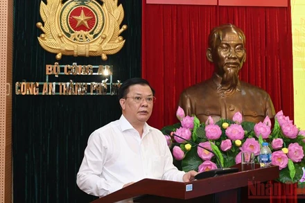 Đồng chí Đinh Tiến Dũng, Ủy viên Bộ Chính trị, Bí thư Thành ủy phát biểu kết luận buổi làm việc. (Ảnh: Duy Linh) 