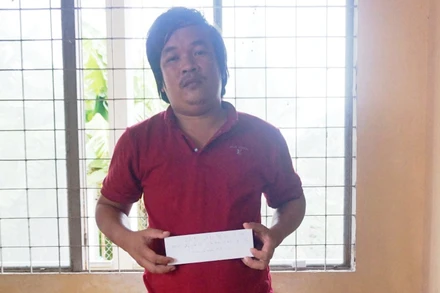 Đối tượng Trần Văn Tiền tại cơ quan công an.