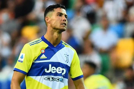 Ronaldo đang trên đường trở lại Manchester để khoác áo Man City. (Ảnh: The Times)