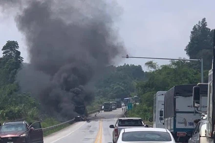 Hiện trường vụ xe bị cháy trên cao tốc