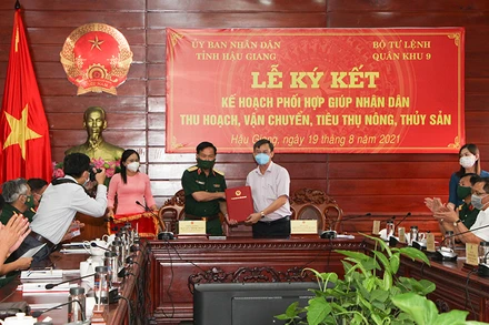 Quân Khu 9 và Hậu Giang ký kết giúp dân tiêu thụ nông sản