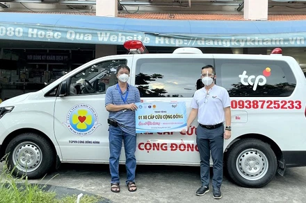 Lễ bàn giao chiếc “Xe cấp cứu cộng đồng” tặng Bệnh viện Quận 11.