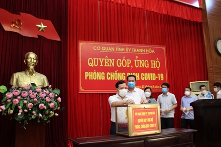 Tỉnh ủy Thanh Hóa quyên góp phòng, chống dịch Covid-19.