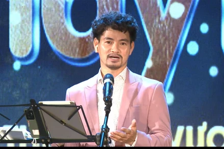 Nghệ sĩ Xuân Bắc trong chương trình nghệ thuật trực tuyến "Cháy lên" kết nối 5 Nhà hát của Bộ Văn hóa, Thể thao và Du lịch.