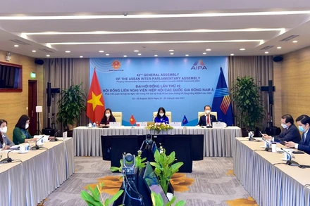 Phiên họp Ủy ban Kinh tế tại điểm cầu Hà Nội.