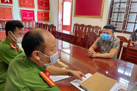 Công an xét hỏi Nguyễn Đình Lộc, chủ quán karaoke Lộc Căng