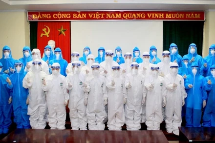 Đội ngũ y, bác sĩ Huế trước giờ lên đường vào tâm dịch TP Hồ Chí Minh.