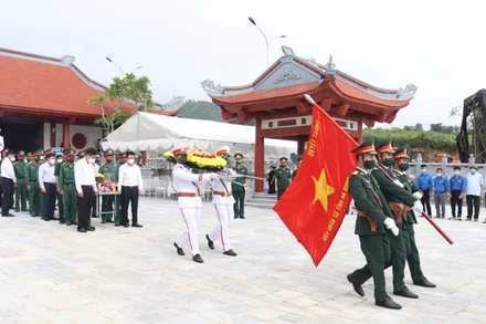 Lễ truy điệu và an táng hài cốt liệt sĩ tại Nghĩa trang liệt sĩ Quốc gia Vị Xuyên.