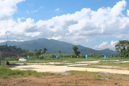 Sân tập lái xe ô-tô trái phép trên diện tích lớn, xây dựng trong thời gian dài nhưng chưa bị xử lý.