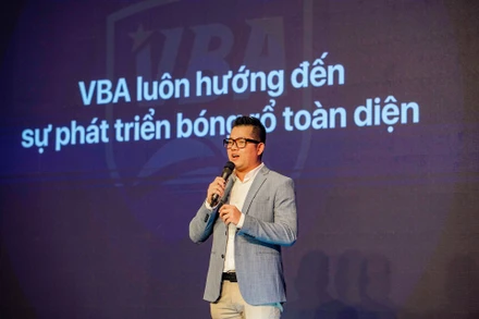 Ông Trần Chu Sa, Giám đốc Điều hành VBA 2021 ghi nhận những đóng góp hết mình của các Câu lạc bộ.