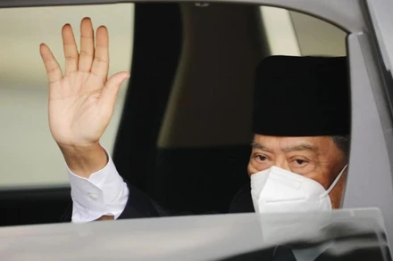Thủ tướng Muhyiddin Yassin tới Cung điện quốc gia, tại Kuala Lumpur, để gặp Nhà vua, ngày 16/8. (Ảnh: Reuters)