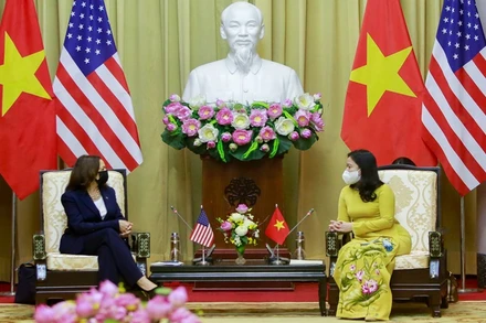 Phó Chủ tịch nước Võ Thị Ánh Xuân chủ trì lễ đón và tiếp Phó Tổng thống Hoa Kỳ Kamala Harris. (Ảnh: Báo Thế giới và Việt Nam)