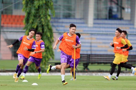 Các cầu thủ U22 nỗ lực trong buổi tập ngày 22/8. (Ảnh: VFF)