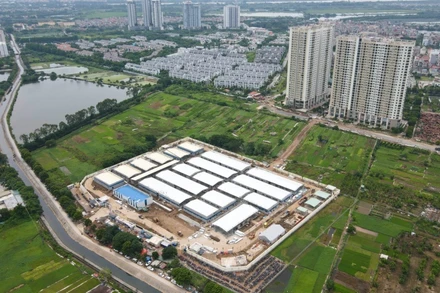 Từ ngày 24/7, Bệnh viện dã chiến hồi sức tích cực cho bệnh nhân mắc Covid-19 chính thức khởi công tại ô đất D1/CQ3, trong khu đất có diện tích 3,5ha, phường Yên Sở (quận Hoàng Mai - Hà Nội).