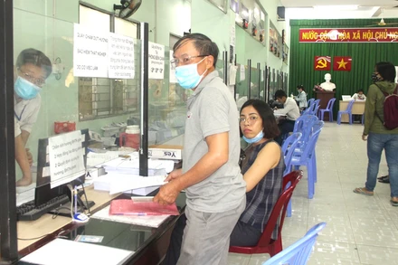 Trung tâm dịch vụ việc làm TP Hồ Chí Minh sẽ nhận hồ sơ, chi trả hỗ trợ cho người lao động không đủ điều kiện hưởng trợ cấp thất nghiệp (Ảnh chụp trước ngày 27/4/2021).. 