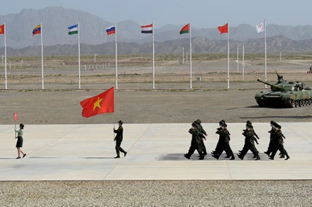 Khối diễu hành của Đội tuyển Hóa học Quân đội nhân dân Việt Nam tại Lễ khai mạc Army Games 2021 tổ chức tại Trung Quốc. Ảnh: KIÊN CƯỜNG