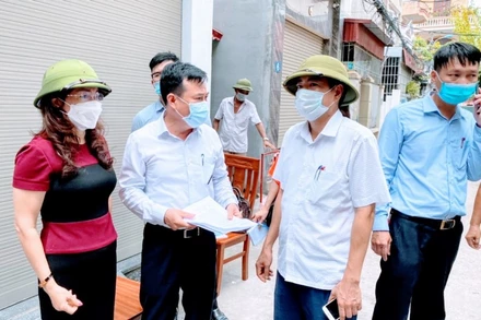 Các ngành chức năng chỉ đạo công tác khoanh vùng, truy vết, điều tra dịch tễ liên quan ca bệnh cháu bé 8 tuổi.