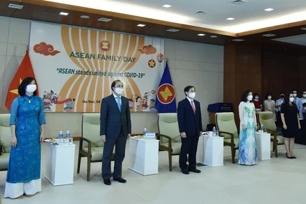 Lễ chào cờ kỷ niệm 54 năm thành lập ASEAN tại Hà Nội