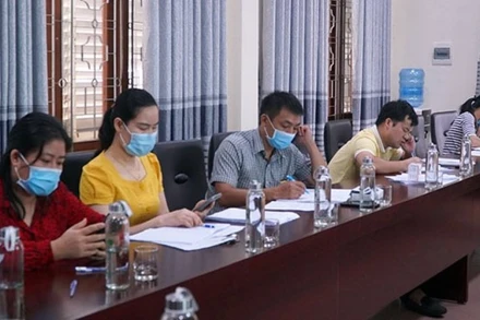 Các điện thoại viên của đường dây nóng tỉnh Quảng Bình 18008073 hoạt động hết công suất để phục vụ người dân.