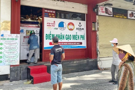 Các cây ATM di động đã phục vụ nhiều lượt người khó khăn.