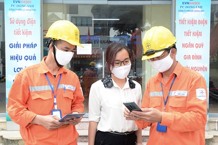 Người dân được giảm giá điện lần thứ tư.