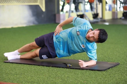 Hùng Dũng tập hồi phục tại Trung tâm PVF. (Ảnh: Hà Nội FC)