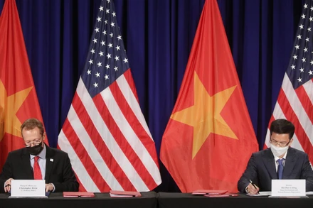 Lễ ký thỏa thuận thuê đất xây dựng trụ sở mới của Đại sứ quán Hoa Kỳ tại Việt Nam.