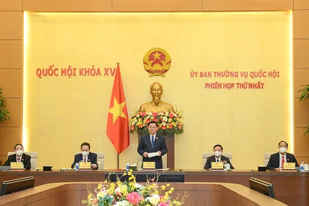 Chủ tịch Quốc hội Vương Đình Huệ phát biểu tại Phiên họp thứ Nhất của Uỷ ban Thường vụ Quốc hội khoá XV. (Ảnh: Cổng Thông tin Quốc hội)