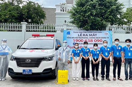 Các thành viên nòng cốt của “Tổng đài hỗ trợ phòng chống Covid-19”.