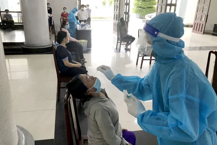 Sóc Trăng tăng cường xét nghiệp diện rộng để truy vết không để mầm bệnh trong cộng đồng.