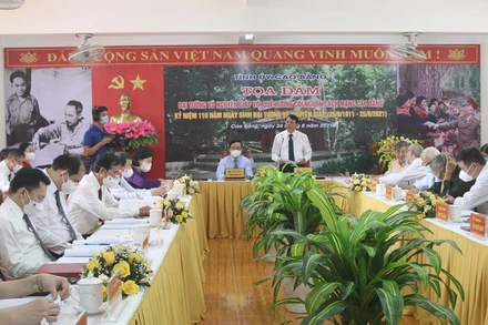 Các đại biểu dự tọa đàm.