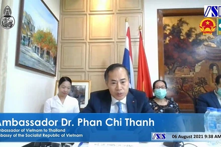 Đại sứ Phan Chí Thành tham dự buổi hội thảo.