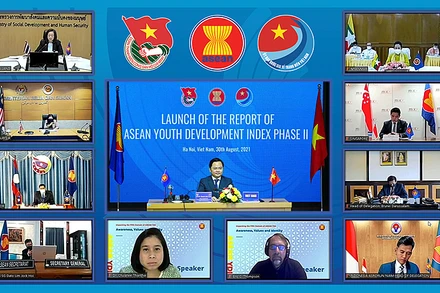 Đại diện Ban Thư ký ASEAN, Hội nghị Bộ trưởng Thanh niên ASEAN và các quốc gia thành viên ASEAN tham dự buổi lễ.