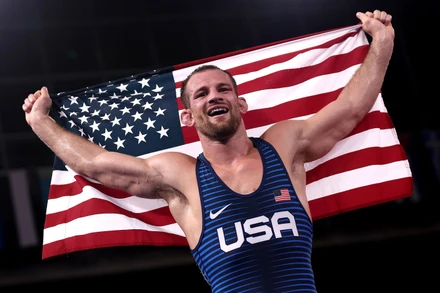 David Morris Taylor ăn mừng huy chương vàng giành được sau chiến thắng trước đô vật Hassan Yazdanicharati của Iran ở chung kết vật tự do nam hạng 86kg. (Ảnh: Getty Images)