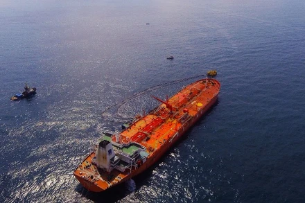 Nhập dầu thô cho Nhà máy lọc dầu Dung Quất.