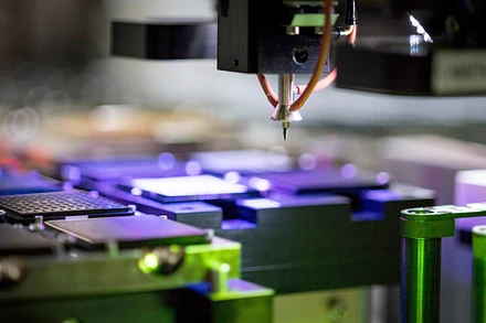 Samsung củng cố vị thế dẫn đầu trên thị trường và công nghệ thông qua mua sắm và sáp nhập. (Ảnh: Reuters)