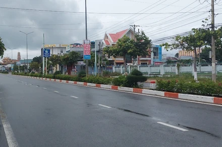 Đường phố thị xã La Gi (Bình Thuận) chiều tối ngày 25/8 khi thực hiện giãn cách xã hội theo Chỉ thị 16 với các biện pháp tăng cường cao hơn.