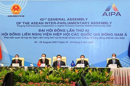 Chủ tịch Quốc hội Vương Đình Huệ cùng các Phó Chủ tịch Quốc hội tại Lễ khai mạc. (Ảnh: DUY LINH)