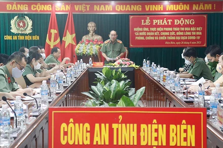 Đại tá Tráng A Tủa, Giám đốc Công an tỉnh Điện Biên phát động phong trào thi đua phòng, chống dịch Covid-19 trong toàn lực lượng.