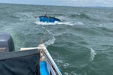 Cứu kịp thời một ngư dân bị xuất huyết não trên biển