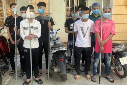 Vũ khí tự chế mà hai nhóm thanh thiếu niên sử dụng trong vụ đánh nhau