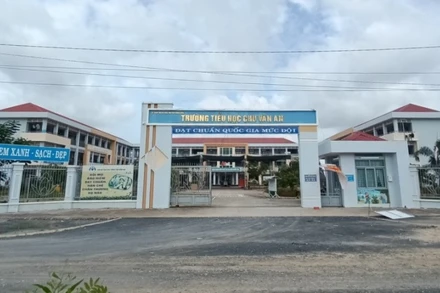 Khu cách ly tập trung Trường tiểu học Chu Văn An là một trong bốn điểm dùng để cách ly F0 chưa có triệu chứng ở huyện Vĩnh Cửu.