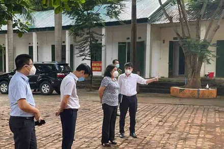 Lãnh đạo UBND tỉnh Sơn La kiểm tra việc chuẩn bị khu cách ly tập trung tại huyện Phù Yên.