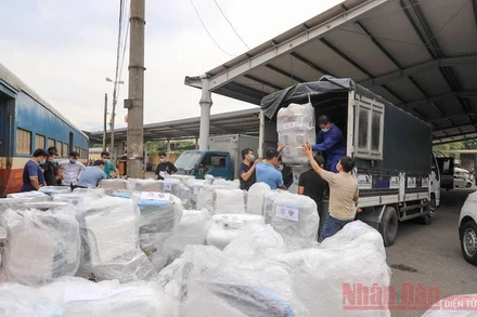 Hàng trăm thiết bị y tế hiện đại lên đường “tiếp sức” TP Hồ Chí Minh chống Covid-19