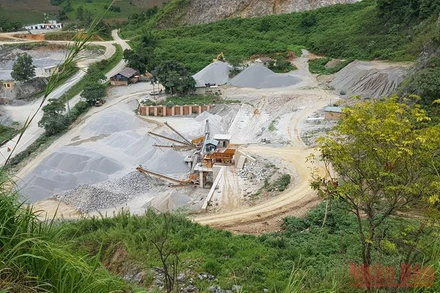Một trong những điểm mỏ khai thác đá trong Cụm công nghiệp Na Hai ở huyện Điện Biên.