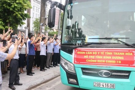  Các y, bác sĩ lên đường  tăng cường cho các tỉnh phía nam