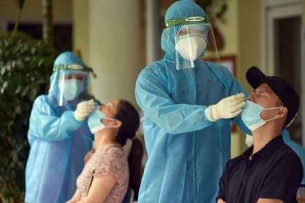 Hà Nội triển khai xét nghiệm Covid-19 diện rộng. (ẢNH: DUY LINH)